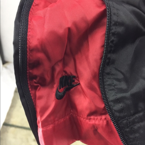 COPY - NIKE XL NYLON TRACK PANTS EUC - Picture 3 of 6